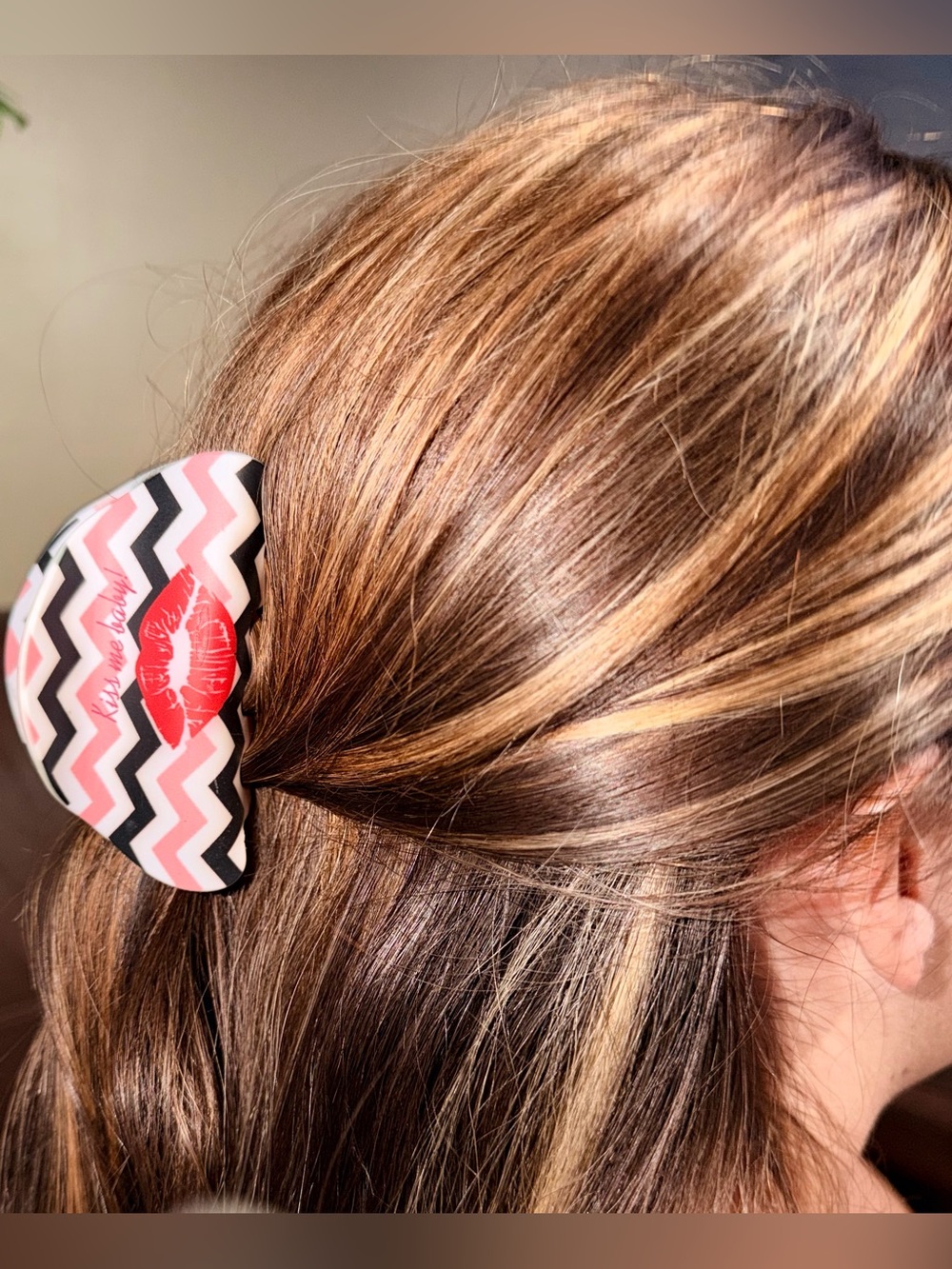 Cheerful Chevron Pink & Black Hair Clip with Lip Print NWOT